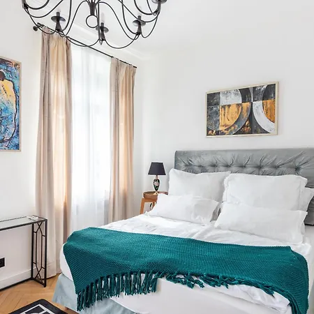 Luxury With A Balcony And A Terrace Διαμέρισμα Πράγα